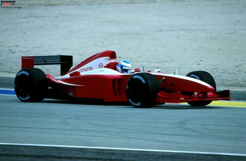 ... für Toyota, das 2001 seinen Formel-1-Einstieg für 2002 vorbereitet und mit Rot und Weiß auf die Strecke geht. Beim ersten Rennen aber ...