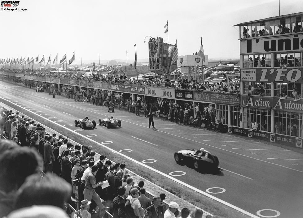 Als 1958 der Italiener Luigi Musso (Ferrari) bei einem Unfall stirbt, bestreitet Fangio in Reims sein letztes Formel-1-Rennen. Der angehende Weltmeister Mike Hawthorn (Ferrari) überrundet den Argentinier in einem veralteten Maserati kurz vor Schluss, lässt ihn aus Respekt aber wieder passieren.
