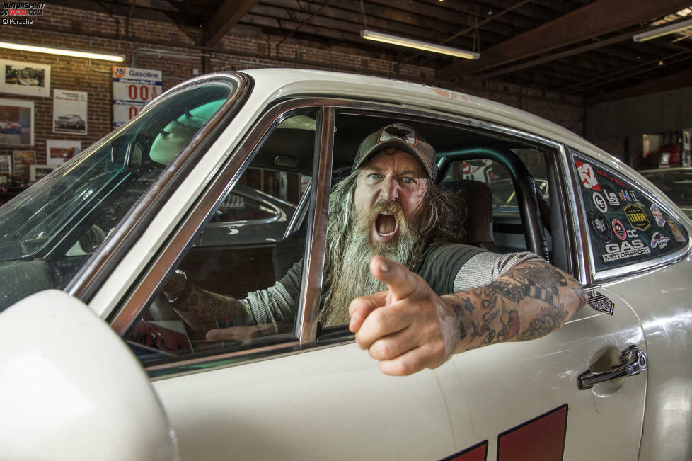 Auf den kurvigen Strecken abseits der noblen Hollywood-Hills-Wohngegenden fühlt sich Magnus Walker besonders wohl.