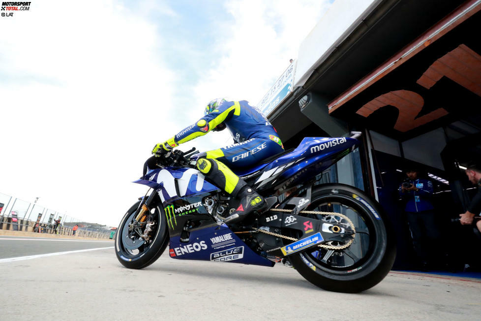 Der neue Yamaha-Motor: Die Japaner konzentrierten sich in Valencia voll auf den Motor und testeten zwei Varianten des neuen Aggregats. Vinales war - trotz Sturz am Mittwoch - zufrieden und fuhr an beiden Tagen die Bestzeit. Valentino Rossi ist skeptischer und sieht Yamaha trotz Fortschritten noch immer im Rückstand.