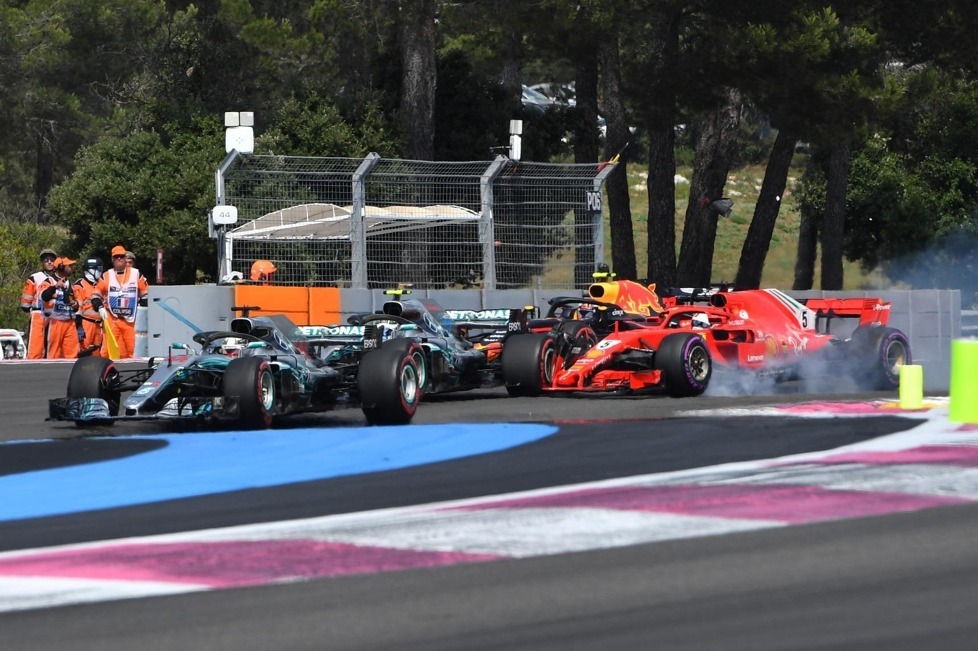 Sebastian Vettel und Valtteri Bottas gerieten in Le Castellet aneinander - Der Unfall in Kurve 1 Bild für Bild