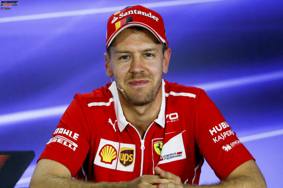 Sebastian Vettel ist in seiner Formel-1-Karriere bereits für einige Teams angetreten und hat schon viele unterschiedliche Fahrzeuge bewegt. In unserer Fotostrecke zeigen wir all seine Formel-1-Autos und nennen auch seine Erfolge in den jeweiligen Formel-1-Saisons!