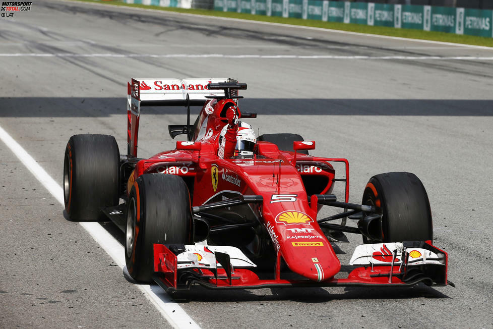 2015: Gleich beim zweiten Rennen in Sepang feiert Vettel seinen ersten Ferrari-Sieg. Das Auto nennt er 