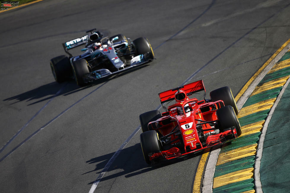 Australien: Perfekter Saisonauftakt für Vettel, der von einem Taktikfehler der Mercedes-Mannschaft profitiert, Hamilton hinter sich hält und erstaunlich souverän gewinnt. Realer Punktestand: 25:18 für Vettel gegen Hamilton. Fehlerbereinigt: 25:18.