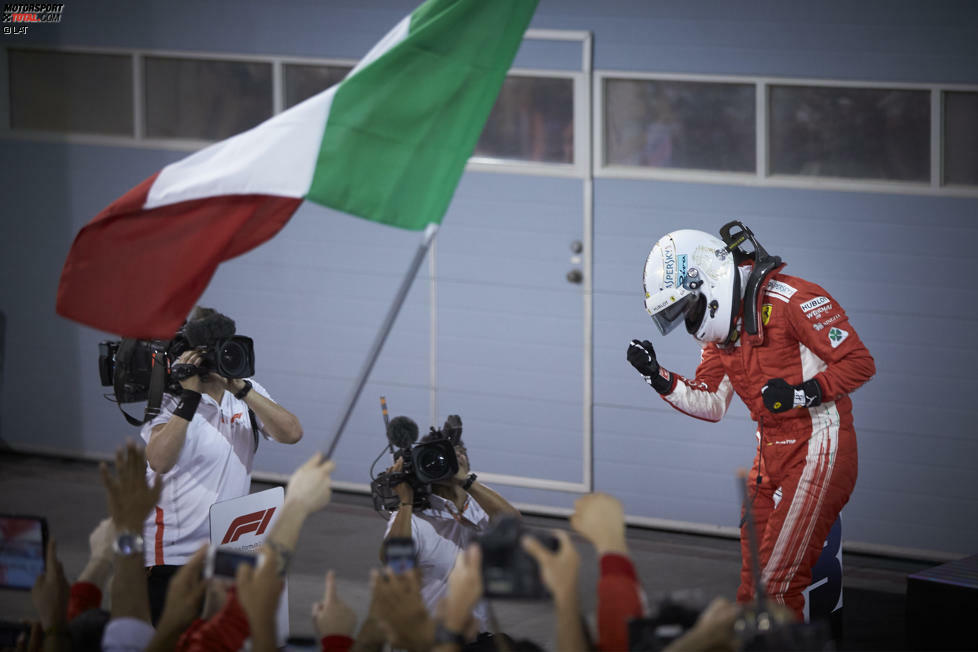 Bahrain: Wieder lässt Vettel nichts anbrennen, diesmal auch mit dem klar schnellsten Auto. Dass Ferrari bei Räikkönens Boxenstopp patzt, sich ein Mechaniker verletzt und der Finne aufgeben muss, verhilft Hamilton zu Platz drei. Realer Punktestand: 50:33. Fehlerbereinigt: 50:31.