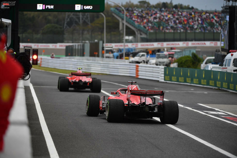 Japan: Im Qualifying schickt Ferrari Vettel in Q3 mit Intermediates auf die Bahn, obwohl es dafür viel zu trocken ist. Unter dem gestiegenen Druck begeht er einen Fahrfehler in der Spoon-Kurve und landet nur auf Platz neun ...
