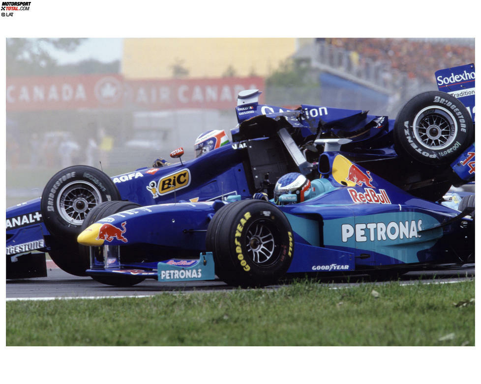 ... denn diesmal fuhr Panis auf Alesi auf und kam auf dem Sauber zum Stillstand. Das Rennen war für die beiden dann endgültig vorbei, Wurz durfte sich hingegen über drei WM-Punkte freuen. Und Michael Schumacher über seinen zweiten Saisonsieg.