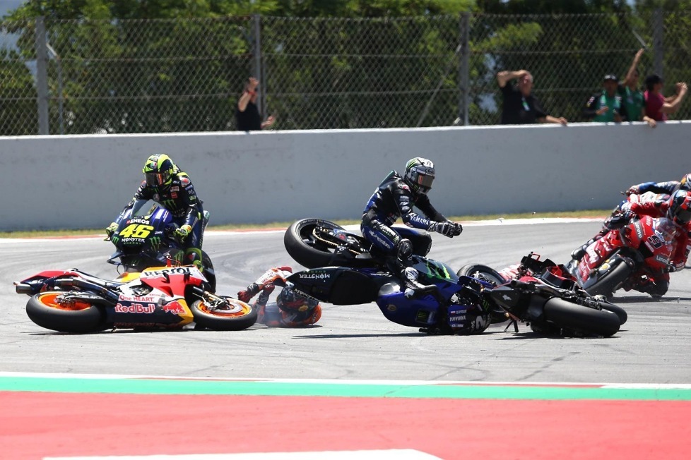 Die Crashsequenz beim MotoGP-Rennen in Barcelona Bild für Bild durchklicken!