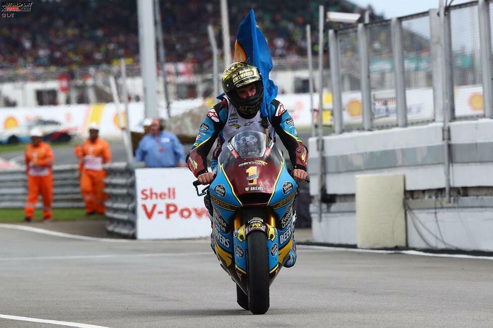 Brad Binder und Tom Lüthi schließen auf, aber Alex Marquez behält die Nerven und fixiert beim vorletzten Rennen in Malaysia mit Platz zwei den Moto2-WM-Titel. Zum Glück, denn beim Finale in Valencia stürzt er und Binder kommt noch bis auf 3 Punkte heran!