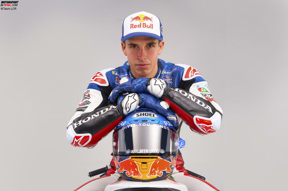 Alex Marquez wird am 23. April 1996 in Cervera (Spanien) geboren. Er ist der jüngere Bruder von MotoGP-Superstar Marc Marquez. Im Windschatten seines Bruders arbeitet sich auch Alex erfolgreich durch die kleinen Klassen bis in die MotoGP.