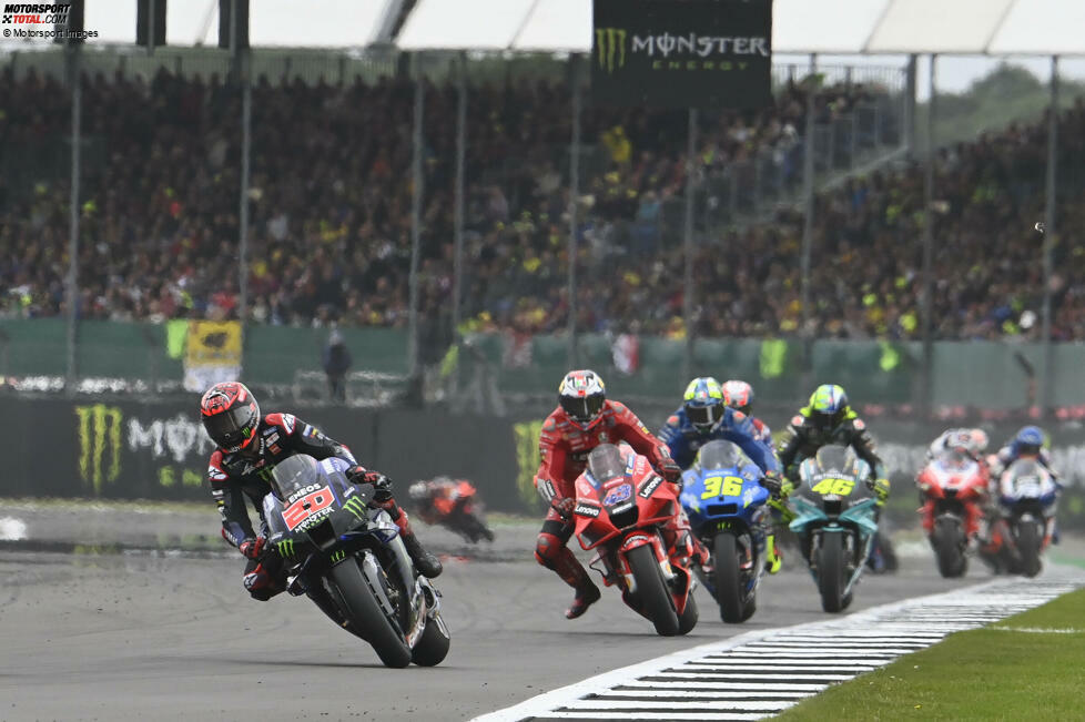 In der zweiten Saisonhälfte gelingt Quartararo zwar nur ein Sieg in Silverstone, aber konstante Topergebnisse sorgen dafür, dass sich sein Vorsprung kontinuierlich vergrößert. Es kristallisiert sich erst langsam mit Francesco Bagnaia (Ducati) ein Verfolger heraus.