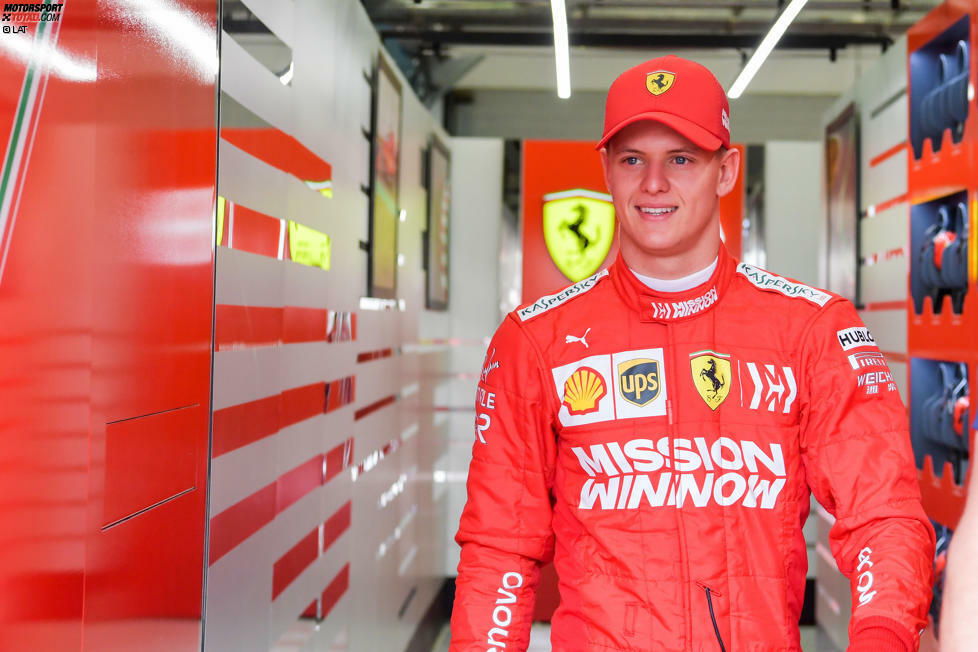 Historisch: Mick Schumacher zeigt sich am ersten Testtag in Bahrain erstmals in Rot ...