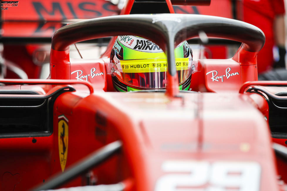 Er darf die erste Ausfahrt im Ferrari SF90 der Saison 2019 absolvieren und trägt dabei die Startnummer 29.