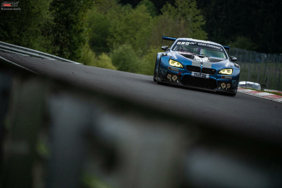 Walkenhorst-BMW #101 (Krognes/Pittard/Ordonez/Yelloly) - Siegchance: 5 von 5 Sternen

Nach der beeindruckenden Vorstellung und dem Sieg beim Qualirennen geht die #101 von Walkenhorst als Top-Favorit in das 24-Stunden-Rennen. Außer, Michelin findet noch eine Antwort auf den Yokohama-Reifen vom Qualirennen.