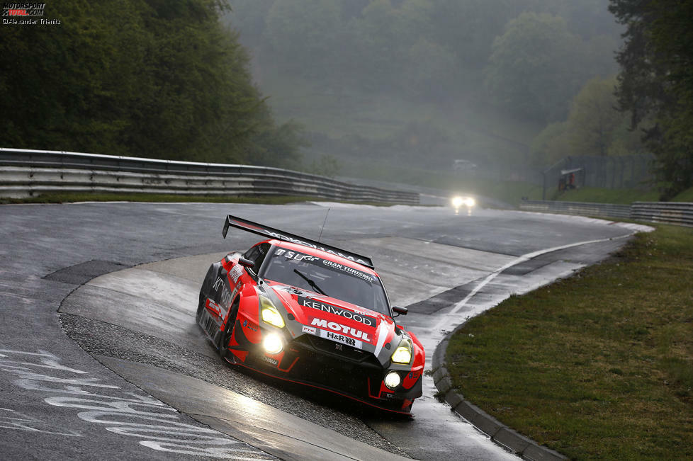 Kondo-Nissan #45 (Coronel/Takaboshi/Fujii/Matsuda) - Siegchance: 3 von 5 Sternen

Einerseits trat dieser Nissan bis auf ein VLN-Qualifying nicht sonderlich groß in Erscheinung. Andererseits ist seine theoretisch schnellste Rennrunde die zweitschnellste des ganzen Qualifikationsrennens gewesen.