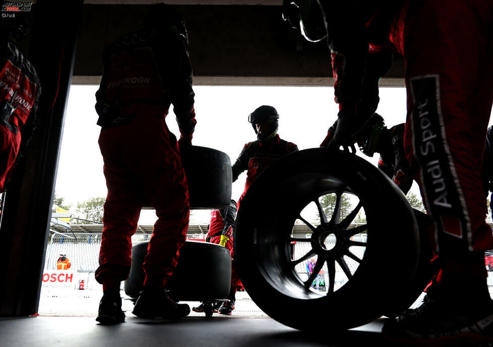 In der Teammeisterschaft belegten erstmals die drei Audi Sport Teams Rosberg, Abt Sportsline und Phoenix die ersten drei Plätze - drei Teams eines Herstellers auf den ersten drei Plätzen hatte es in der DTM zuletzt in der Saison 2001 gegeben.