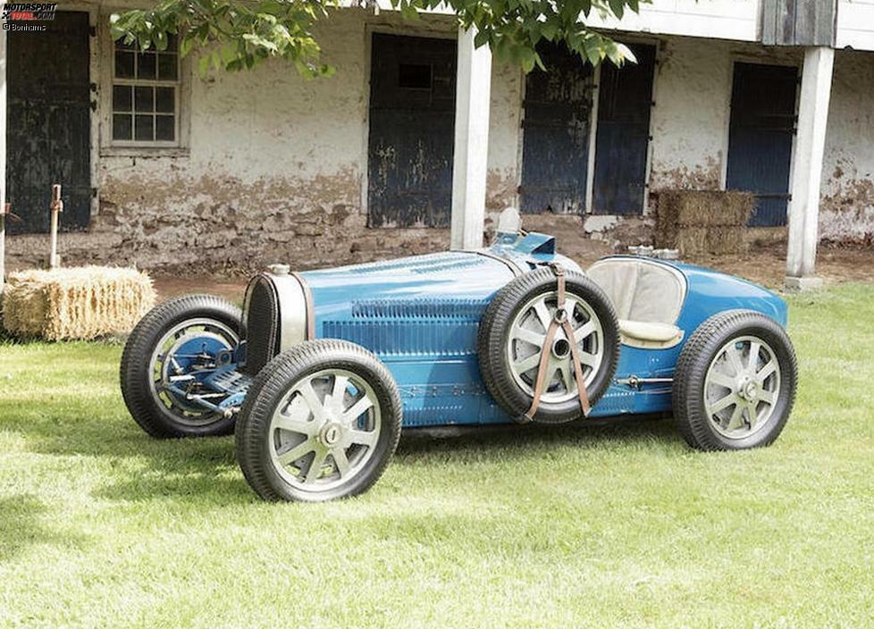 In den späten 1920er Jahren war Jean Bugatti aus dem Unternehmen nicht mehr wegzudenken, 1936 übernahm er dann im Alter von 27 Jahren die Geschäftsführung von seinem Vater. Bekanntheit erlangte Jean aber vor allem für das Design einiger der renommiertesten Modelle der Marke.