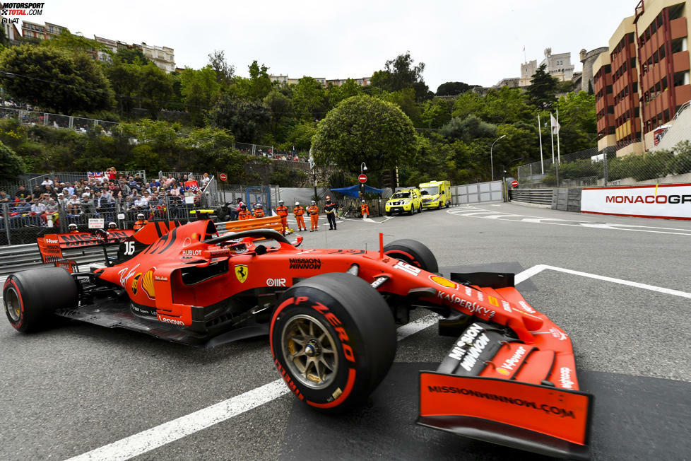 Mit Ferrari holte Lauda 1975 und 1977 zwei seiner drei Titel. Auf den SF90 findet man seinen Namen in Monaco daher auf dem Bügelflügel an den Seitenkästen.