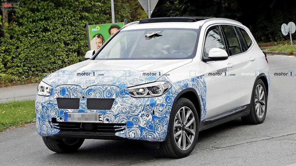 BMW startet mit seinem ersten Elektro-SUV vergleichsweise spät. Der iX3 kommt erst 2020. Optisch unterscheidet er sich nur marginal vom X3. Der Preis des in China gebauten iX3 dürfte rund 65.000 bis 70.000 Euro betragen. Bisher gibt es nur eine Studie. Die hat einen E-Motor mit 272 PS und eine 70kWh-Batterie für ca. 400 km Reichweite