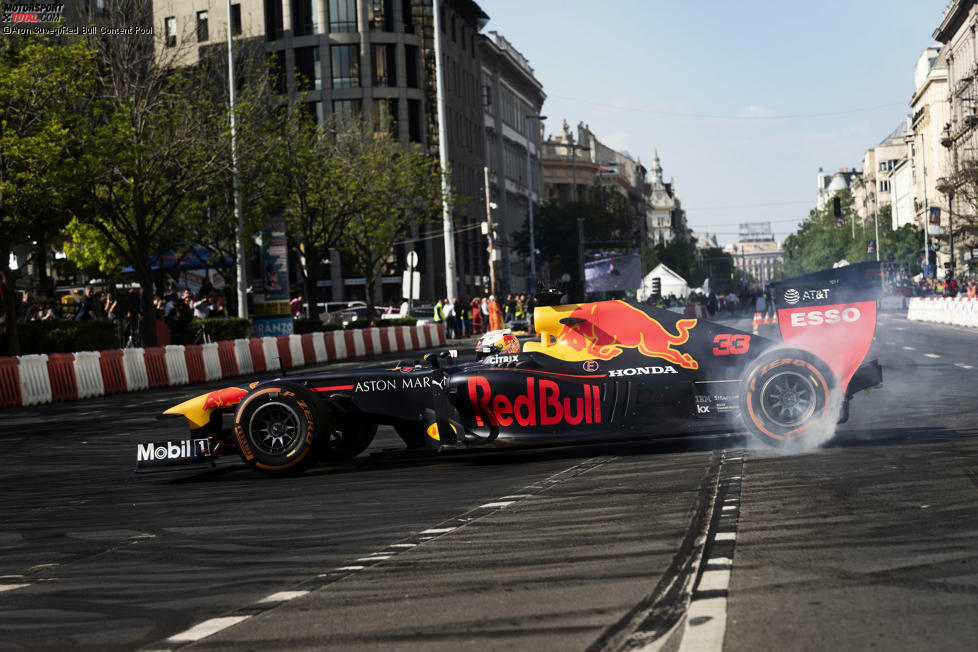 Lärm, Speed und der Geruch von verbranntem Gummi: Red Bull hat in Budapest alles mitgebracht, was ein Motorsport-Herz höher schlagen lässt ...
