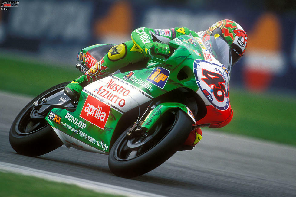 Imola 1999: Auch bei seinem zweiten Heimrennen im letzten 250er-Jahr geht Rossi wieder mit einem besonderen Anstrich an den Start.