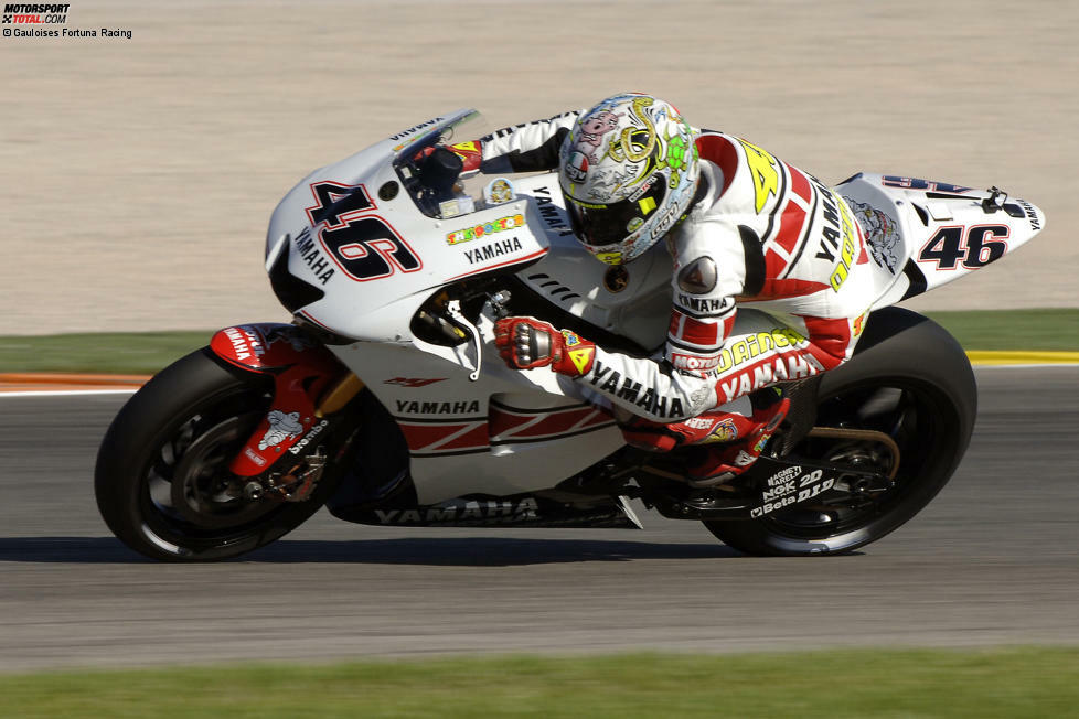 Valencia 2005: Rossi und Edwards fahren außerdem beim Saisonfinale eine Retro-Lackierung. Das Bike ist zum überwiegenden Teil weiß angestrichen.