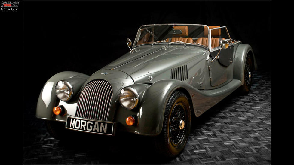 Eine Art lebendes Fossil stellt der Morgan-Roadster dar. Die britische Marke ist die einzige, die noch Rahmen aus Eschenholz einsetzt - wie im Kutschenbau. Der seit 1936 gebaute Morgan 4/4 (vier Zylinder, vier Räder) gilt als das am längsten durchgehend produzierte Auto überhaupt. Er ist praktisch der einzige noch produzierte Oldtimer.