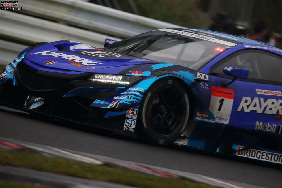 Beim DTM-Saisonfinale macht die japanische Super-GT-Serie den Hockenheimring unsicher. Doch welchen Piloten und Boliden müssen sich Rene Rast & Co stellen? Jetzt durch das hochkarätige japanische Aufgebot klicken!