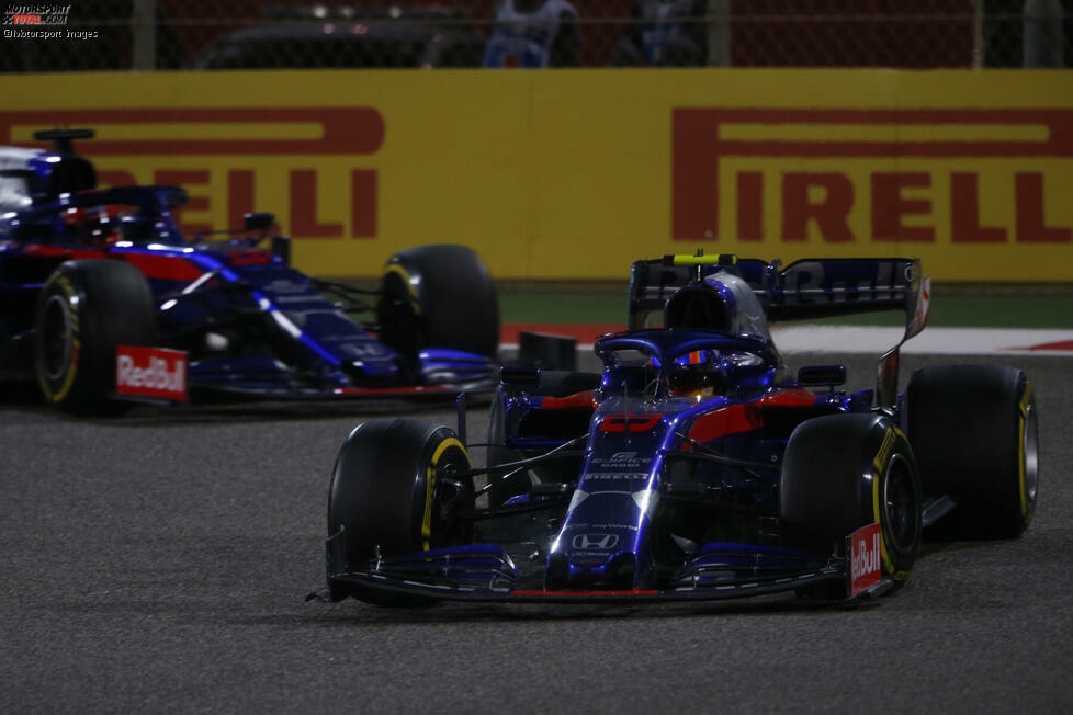 31. März 2019: Zwei Wochen später holt Albon in Bahrain als Neunter seine ersten WM-Punkte. Erneut schlägt er Kwjat im Qualifying - und dieses Mal auch im Rennen. Außerdem landet er nur einen Platz hinter Pierre Gasly im Red Bull, den er später ersetzten wird.