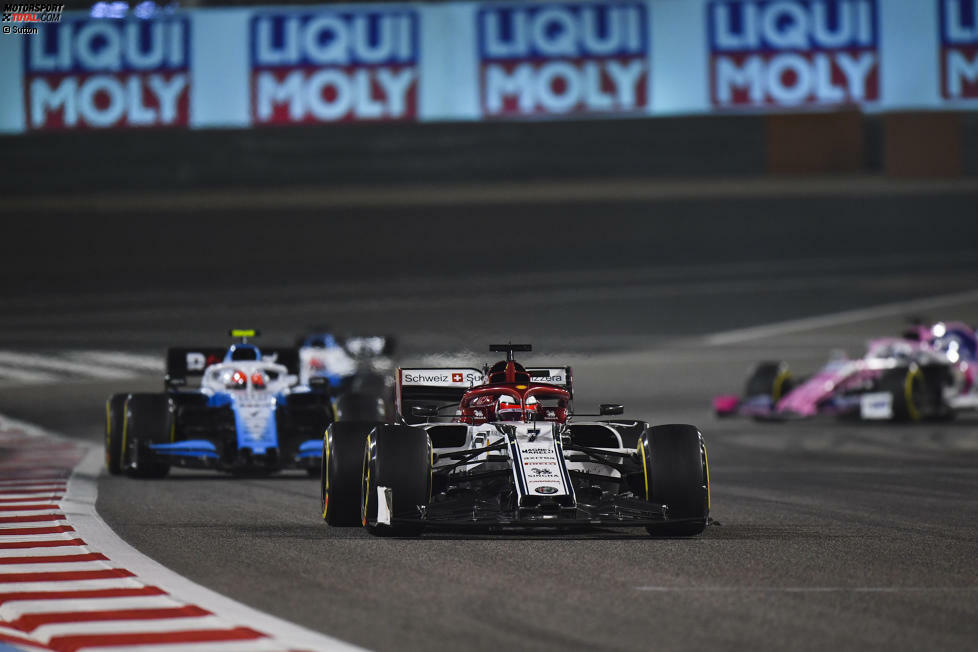 Kimi Räikkönen (3): Der Alfa Romeo ist nicht die große Überraschung, mit der viele Experten nach den Wintertests gerechnet hatten. Räikkönen stellt aber seinen jungen Teamkollegen klar in den Schatten. Bahrain war ein astreines Rennen. Ob wer anderer aus diesem Auto mehr herausholen würde? Schwer zu sagen.