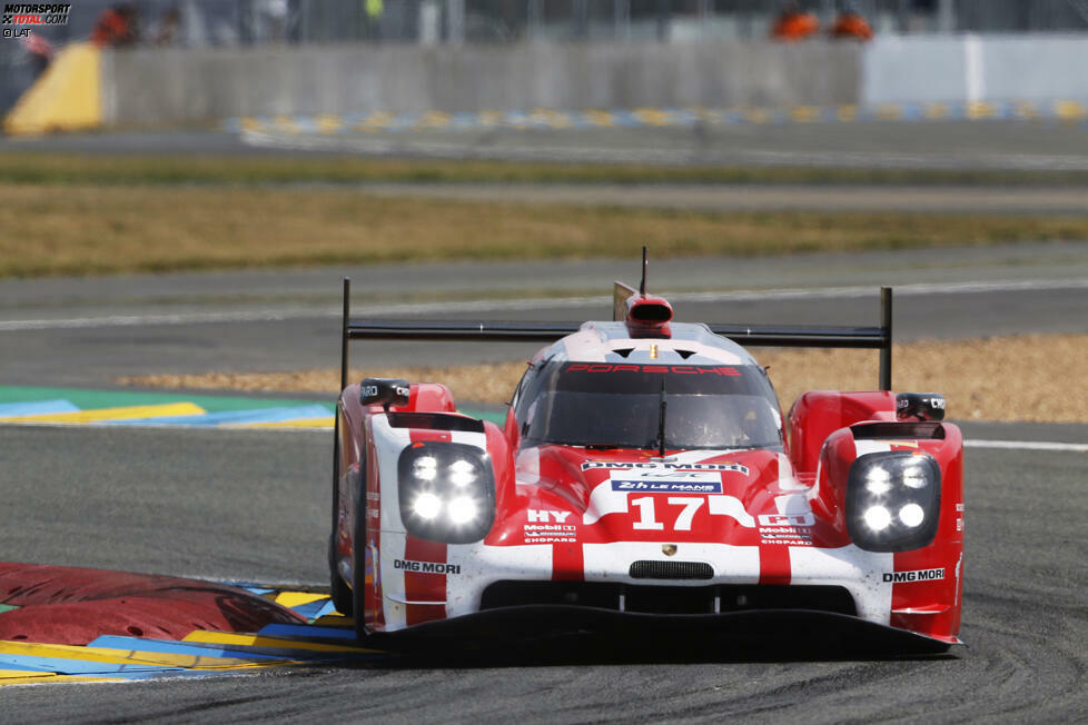 Mit der ersten Ausbaustufe des 919 Hybrid geht Porsche 2015 deutlich aggressiver vor. Das Fahrzeug ist das Schnellste im Feld - so schnell, dass der ACO panisch die LMP1 für 2016 langsamer macht. Bernhard gelingt der WM-Titel mit Mark Webber und Brendon Hartley dank vier Siegen. Nur der Le-Mans-Sieg rinnt durch die Finger.