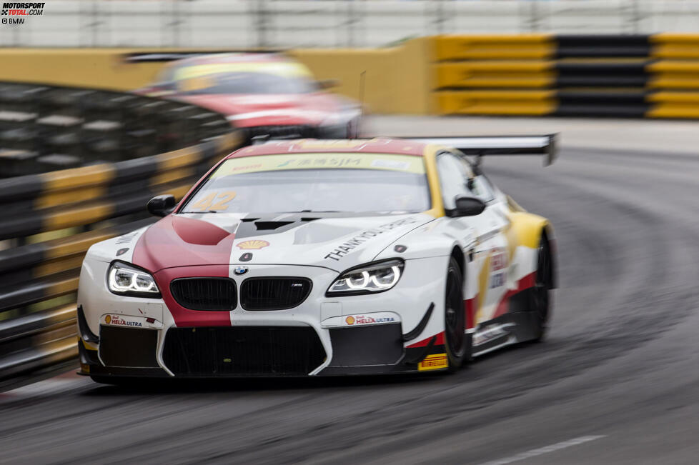 2016 - P63 im BMW M6 GT3: Im BMW M6 GT3 ging 2016 das nächste Rennfahrzeug mit Turbo-Power an den Start. Der P63 Motor basierte auf der S63 Serienversion und wurde für die Anforderungen im Motorsport leicht modifiziert. Dank M TwinPower Turbotechnologie leistete der V8-Motor mit 4,4 Litern Hubraum je nach Einstufung bis zu 585 PS.