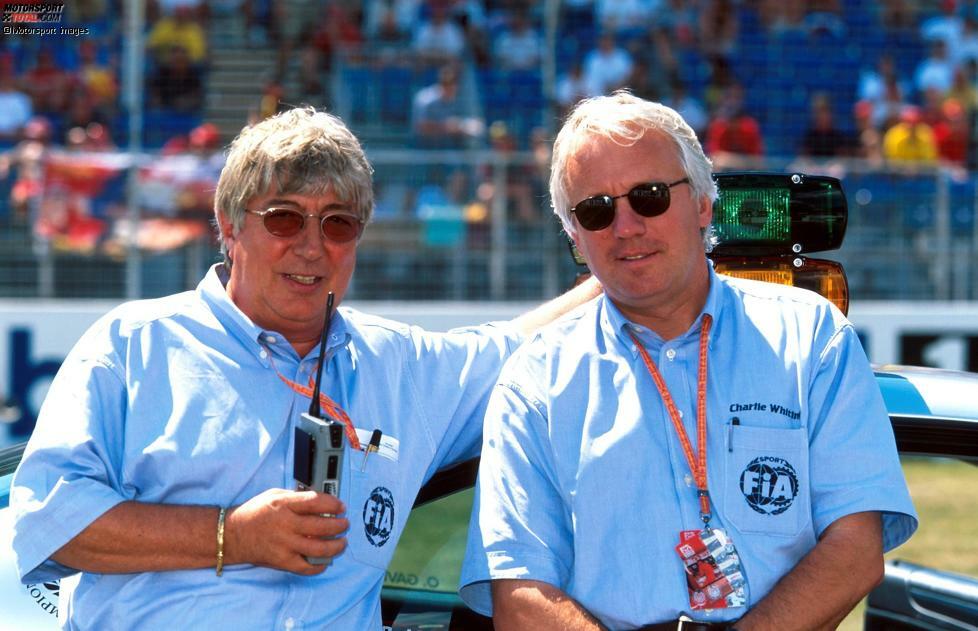 Mit seinem FIA-Kollegen Herbie Blash. Die beiden kannten sich aus ihrer gemeinsamen Brabham-Zeit.