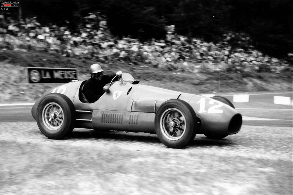 Ferrari ist 1952 das erste Team, das fünf Doppelsiege in Serie in der Formel 1 feiern kann. Die Scuderia, die damals drei Autos einsetzt, triumphiert mit dem späteren Weltmeister Alberto Ascari und seinen Teamkollegen Giuseppe Farina und Piero Taruffi in Spa, Rouen, Silverstone, auf dem Nürburgring und in Zandvoort.
