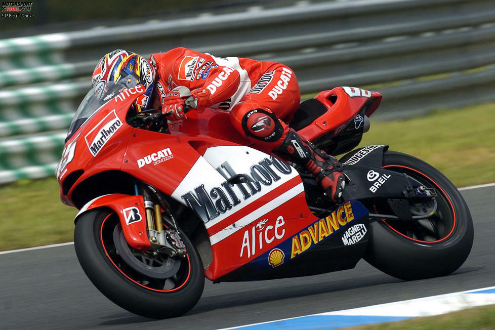 2005 (Desmosedici GP5) - Fahrer: Carlos Checa, Loris Capirossi, Shinichi Ito (Ersatzfahrer) - Bilanz: 2 Siege, 5 Podestplätze, 3 Poles, P3 in der Hersteller-WM