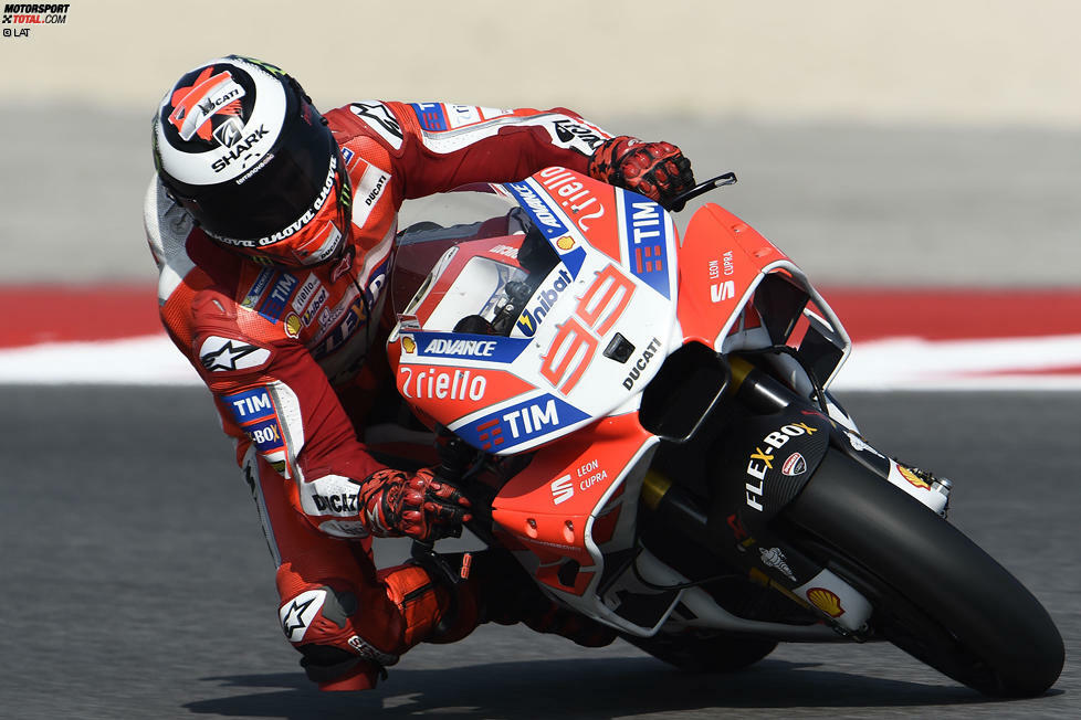 2017 (Desmosedici GP17) - Fahrer: Andrea Dovizioso, Jorge Lorenzo, Michele Pirro (Testfahrer) - Bilanz: 6 Siege, 11 Podestplätze, Vizetitel in der Fahrer-WM (Dovizioso), P3 in der Hersteller-WM