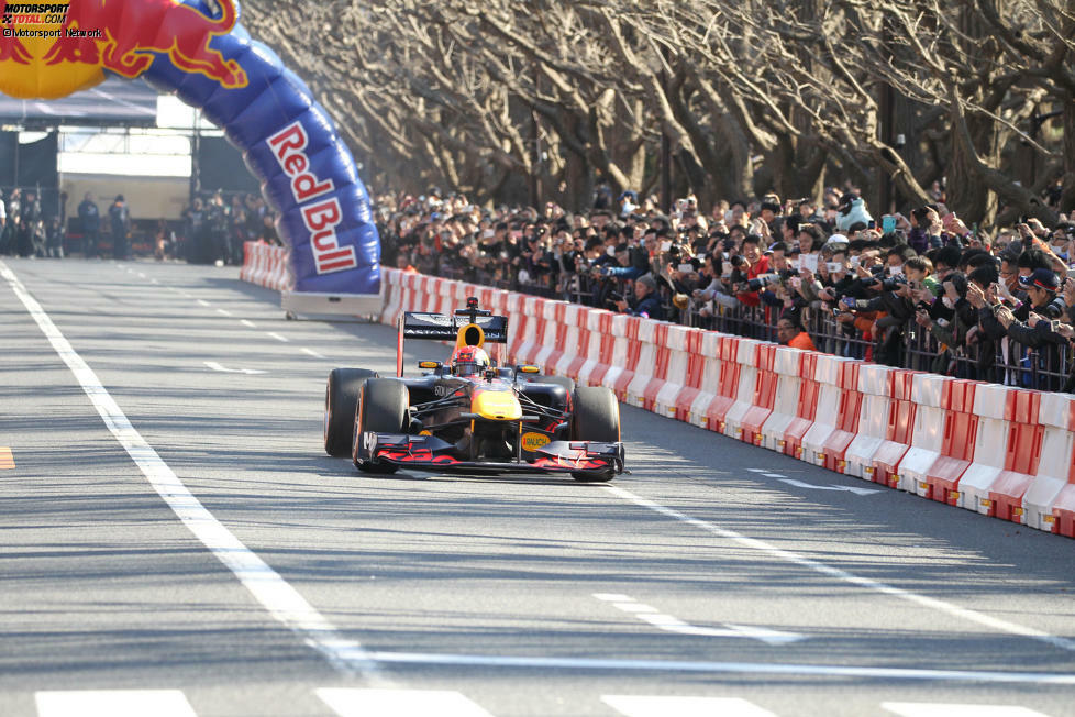 Red-Bull-Showrun in Tokio mit Pierre Gasly und Max Verstappen