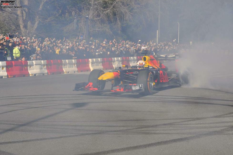 Red-Bull-Showrun in Tokio mit Pierre Gasly und Max Verstappen