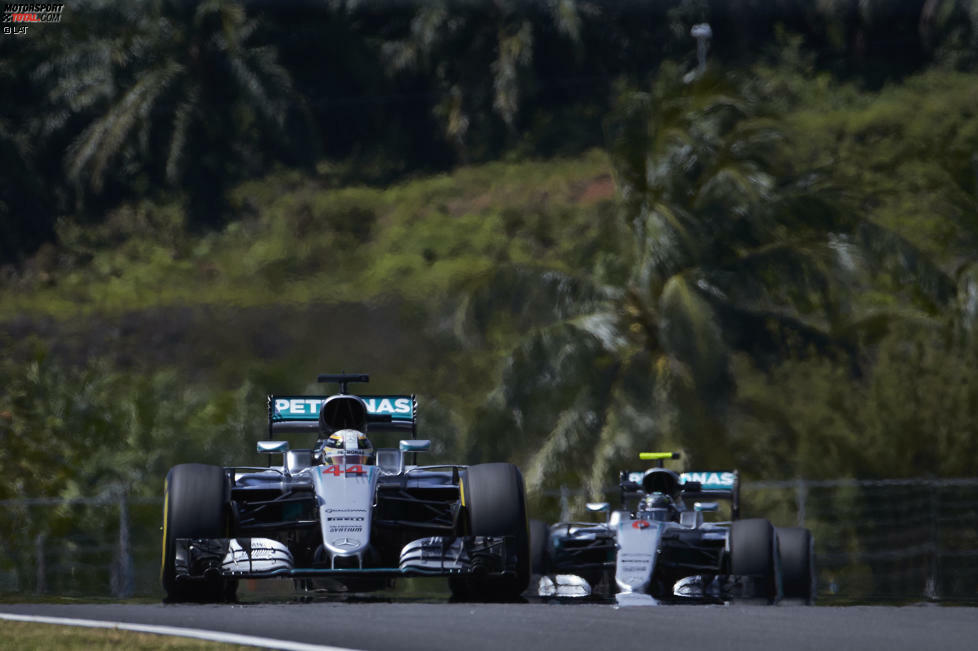 10 Siege: Mercedes von Monaco 2016 bis Singapur 2016 - Doch die eigens verschuldete Niederlage in Barcelona war der Startschuss für die nächste Serie. Schon beim nächsten Rennen in Monaco legten Hamilton und Rosberg wieder los - bis zum Motorschaden des Briten in Malaysia, als Daniel Ricciardo abstaubte.
