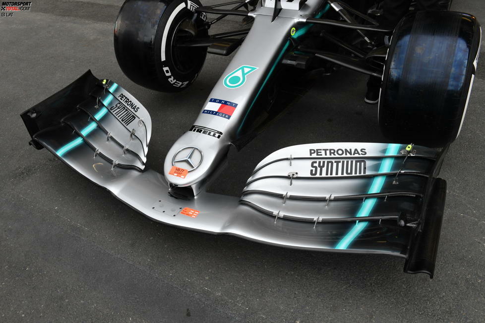 Mercedes W10: Frontflügel