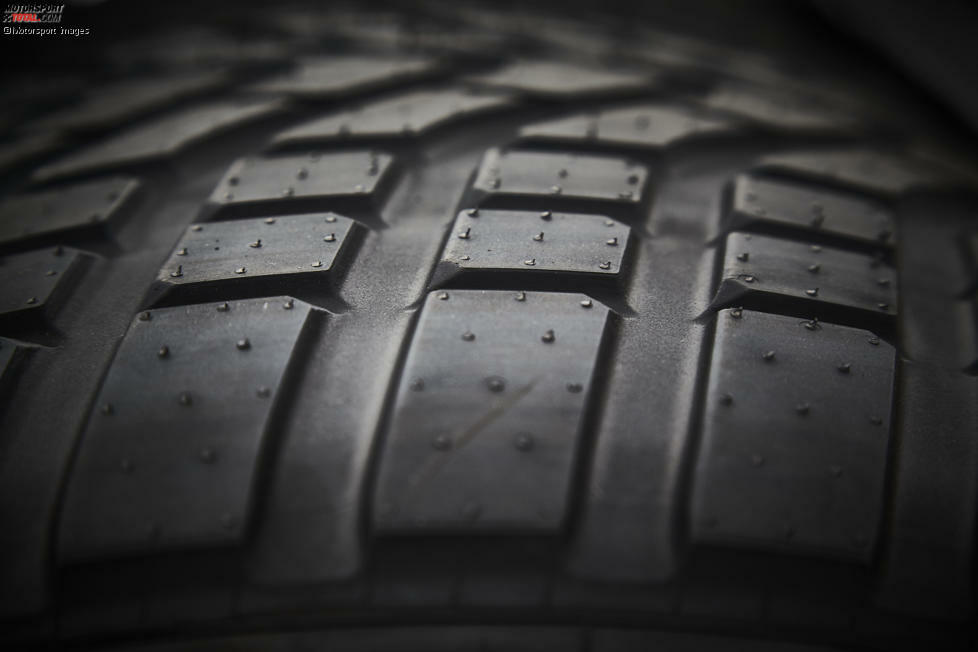 Pirelli-Regenreifen