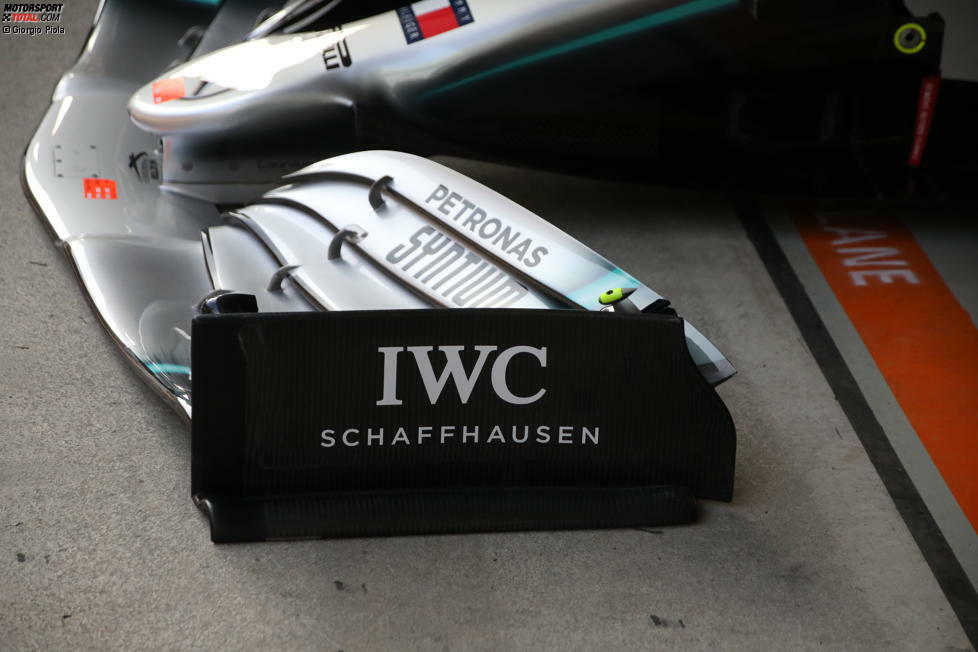 Mercedes W10: Frontflügel