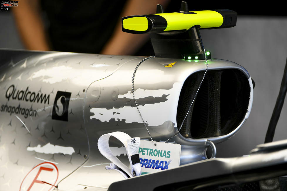 Mercedes W10: Airbox