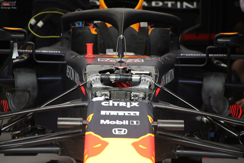 Red Bull RB15: Federung