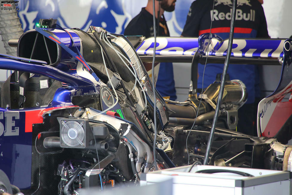 Toro Rosso STR14: Motorinstallation