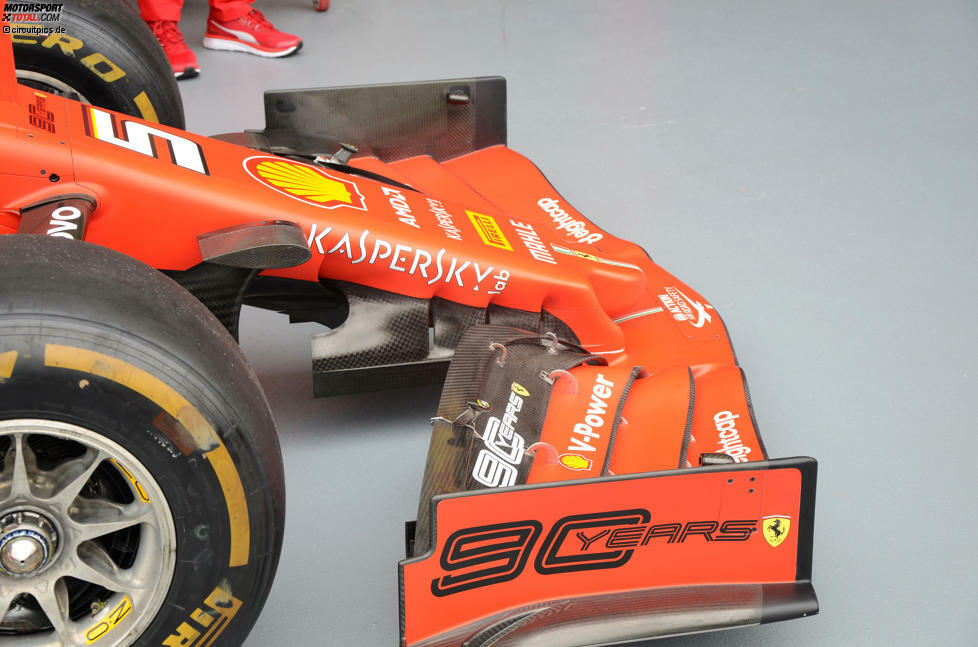 Ferrari SF90: Frontflügel