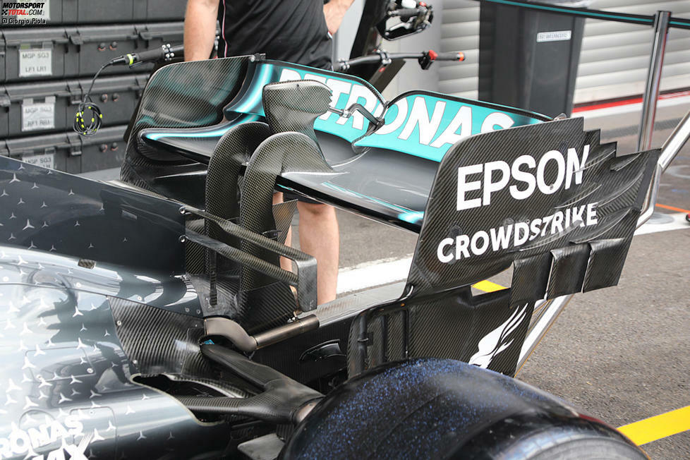 Mercedes W10: Heckflügel