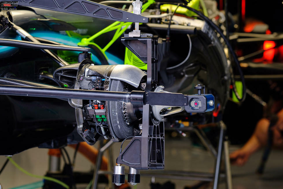 Mercedes W10: Vorderradaufhängung