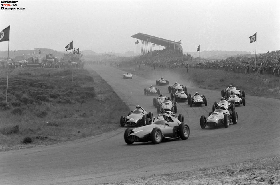 Jo Bonnier heißt der Sieger im Rennen 1959. Der Schwede konnte im BRM sein allererstes Formel-1-Rennen überhaupt gewinnen. Was das Rennen so besonders macht: In insgesamt 16 Jahren im Grand-Prix-Rennsport sollte es Bonniers einziger Sieg bleiben. Für Aufsehen sorgt aber auch ein Fahrer am anderen Ende des Feldes ...