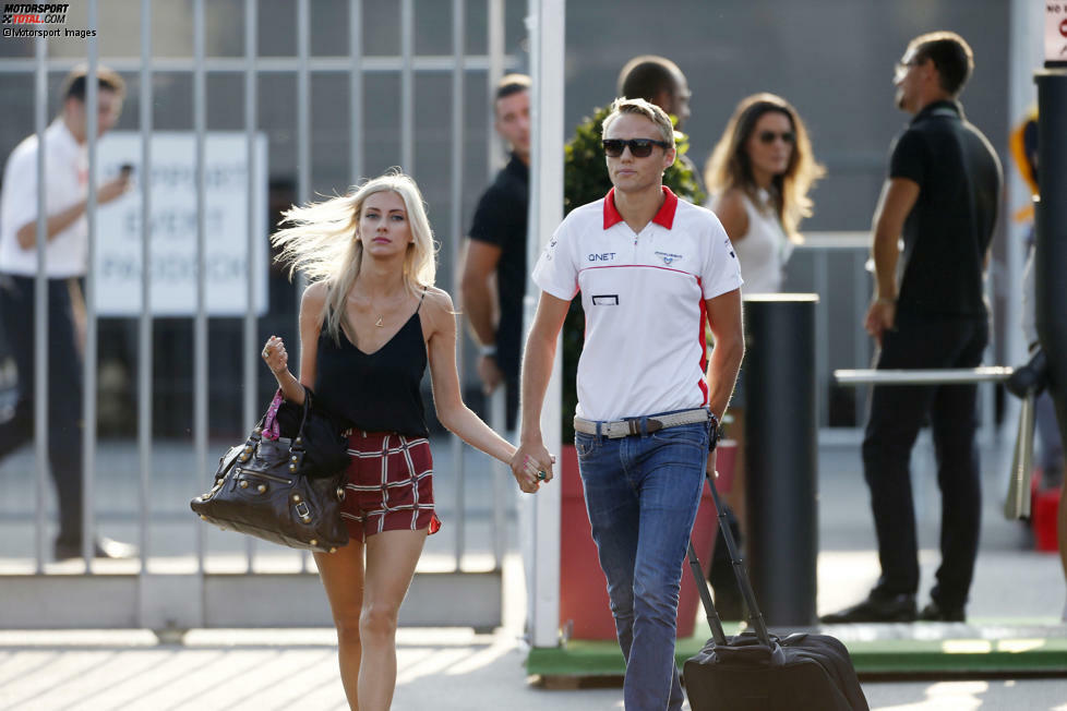 Marussia-Fahrer Max Chilton hat seine Freundin Chloe Roberts oft zu den Rennen mitgenommen. Die beiden hatten sich als Teenager ineinander verliebt. 2017 wurde geheiratet.
